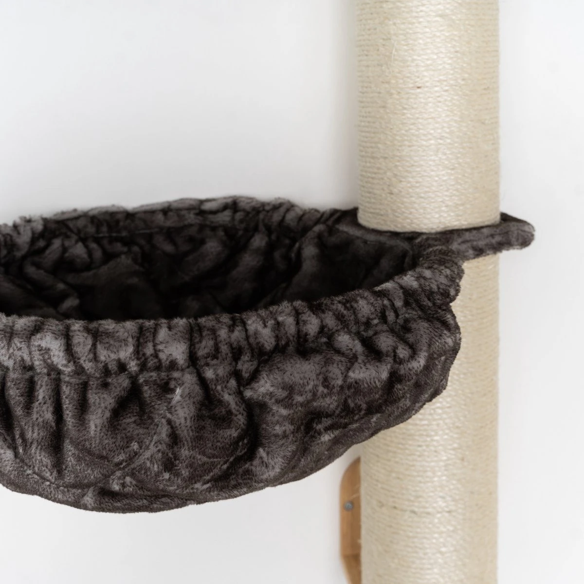 RHRQuality Wandmeubel Wandmontage Klimmuur Kat 84 X 15cm Sisalpaal XXL Met Hangmat 45cm Taupe Wand Muur Krabpaal Katten Muurbevestiging 3 RHRQuality Wandmeubel Wandmontage Klimmuur Kat 84 X 15cm Sisalpaal XXL Met Hangmat 45cm Taupe Wand Muur Krabpaal Katten Muurbevestiging